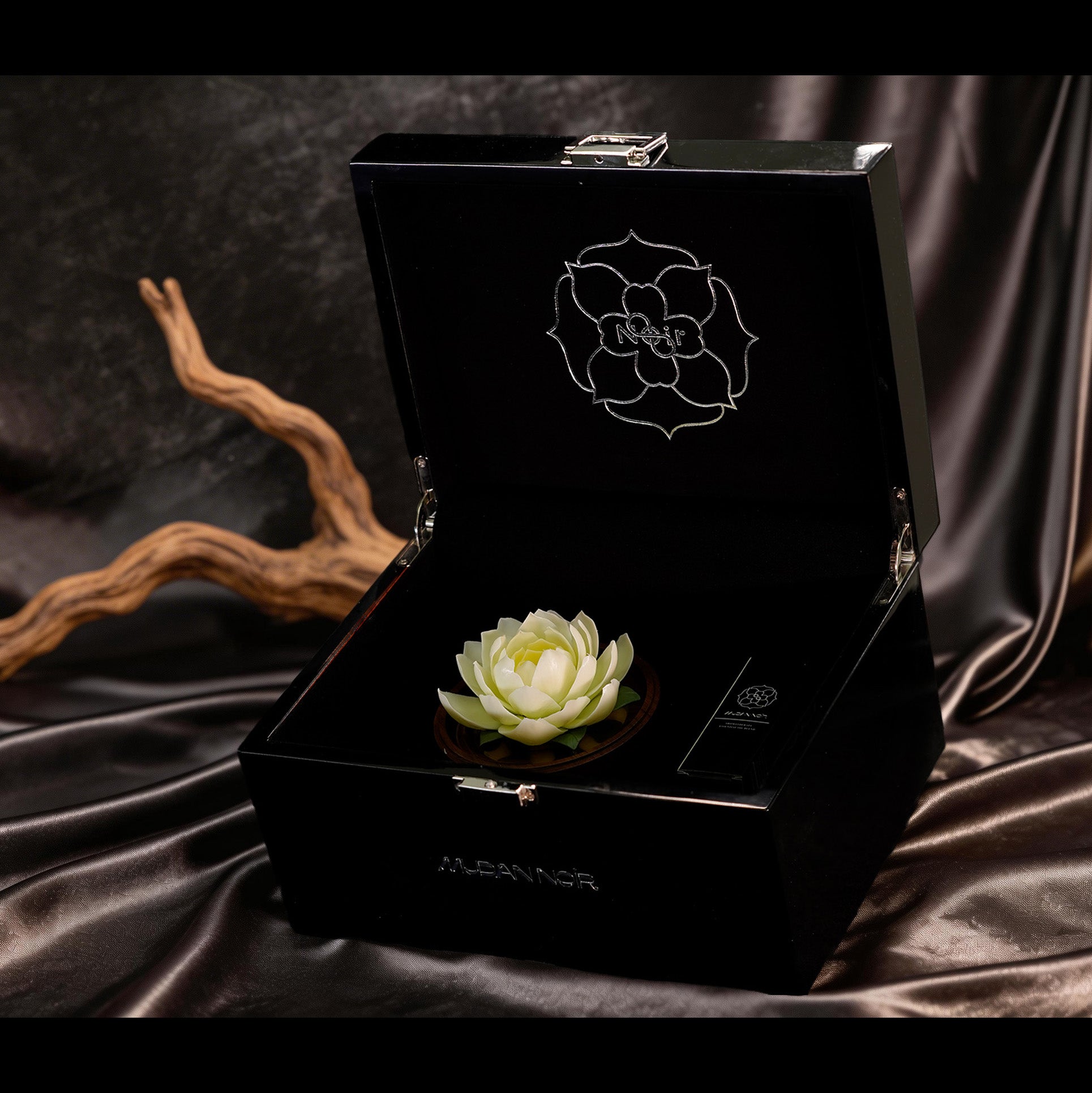 Snow Lotus of the Cloud Peaks – Mudan Noir